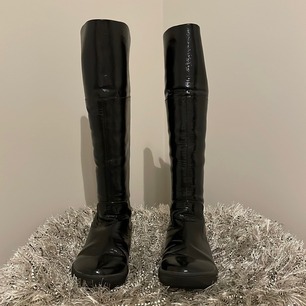 Black Michael Kors boots in size 6.